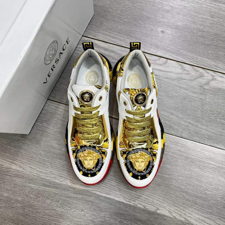 Picture of Versace Shoes _SKUVersacesz38-45ZX110220450